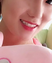 ����������ף�ӵ�������ǰ��Ц��