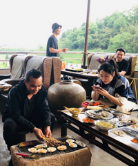 只接待10组的农家乐,猪槽烧烤,树下吃饭,竹荪鸡一口气吃三碗