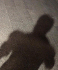 这辈子都不会买泡泡袖衣服了!确定不是女版施瓦辛格?