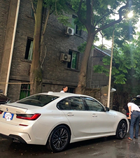 喜提宝马325i标轴曜夜版,全景影像和哈曼卡顿音响是我的最爱