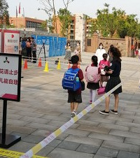 孩子终于开学了,稍有异常都要报告,感觉在学校喝水都要小心翼翼