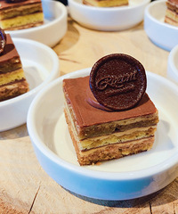 ��ҾƵ�������ͼ�ֱ���ǵ�����Ʒ�ʵ�ʢ��