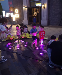 看重庆夜景还有恒温喷泉可以耍水的地方,母婴室也很贴心