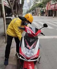 papi酱被辱骂、教师被迫辞职:自己当小人却要求别人当圣人?