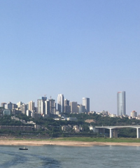除了来福士,主城还有个更好停车的江边沙滩,可以去打卡