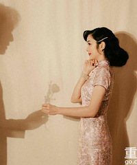 吴尊林丽吟DIY婚纱照,这张照片仿佛在射影女方一个人拍婚纱照
