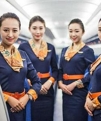 据说国内空姐的平均工资在6千左右