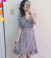 夏天的新衣服买好啦,一点都不老气的碎花裙,颜色特别,很显身材