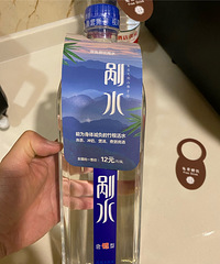 剐水,12块钱的贵价矿泉水,你会买吗?