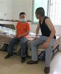 8岁男童遭捆脚遗弃在路边,嘴里唱着世上只有妈妈好