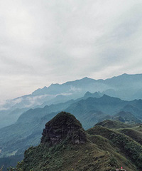 �ƶ�ɽ��Ȫ�ߣ�������ͷ��ǰ���紵��¶Ӫ��ɽ��