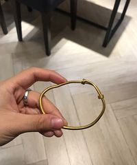 当初觉得这款手镯百搭所以买了它,也没经常碰撞怎么就成了这样