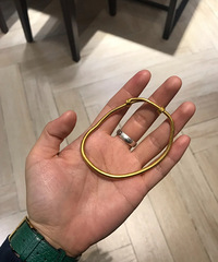 当初觉得这款手镯百搭所以买了它,也没经常碰撞怎么就成了这样