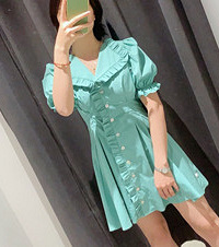 又在UR逛到颜色好看的衣服啦,第一次试冰淇淋绿,竟意外的友好