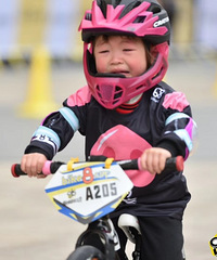 从被吓哭到拿奖,3岁女骑手平衡车成长史