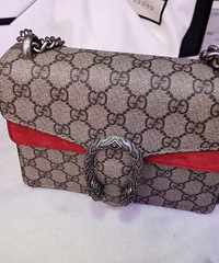 逛了LV和Gucci,试了几个包!最后拿下了它