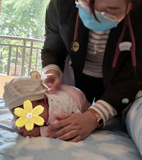 疫情原因将月子中心转成了上门服务,送来的月子餐都是热的