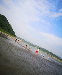 开车40分钟到的遛娃好地方,耍水,捡石头超级舒服,关键是干净