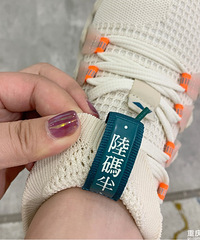 逛街上脚试了一下这双鞋,真的是太舒服了!果断买下