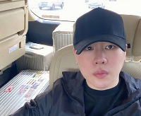 ������Ѿ��л�Ȧ�İ׸�����Ů����