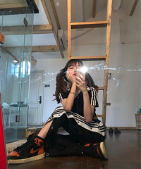 Adidas��Ȼ����ôʱ�еĿ�ʽ���򵥵�T��+���Ӵ���Ů�ŷ�