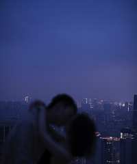 婚纱照里这几张夜景好看得我觉得原片就足够了
