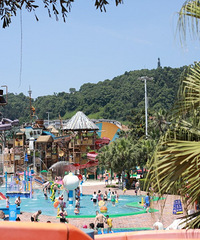 老母亲一拖二耍翻加勒比水世界,姐姐超级独立有规划