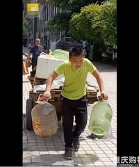 重庆13岁男孩帮爷爷卖废品挣六一礼物:自己挣钱不丢面子