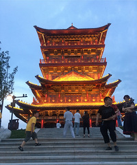 终于逛了下初具雏形的香国公园,娃儿耍的多,风景也可