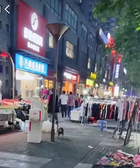 下班摆地摊怕被同事看到,成笑柄