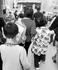 双职工家庭养娃,真的太南了…看到关于接送娃儿的新闻后脊发凉