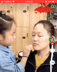 模仿老师走红的钟美美被约谈,孩子模仿大人行为到底可不可以?