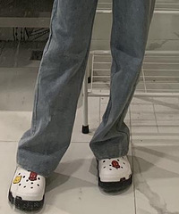 真香了!买了洞洞鞋而且还觉得很好看
