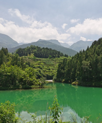 这个冷门露营基地配套设施超齐全,水清澈见底,只要10块清理费
