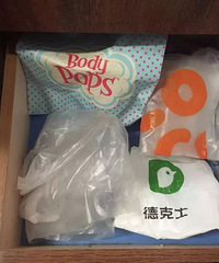 有没有跟我一样喜欢囤塑料袋的习惯?买完东西塑料袋都不喜欢扔?