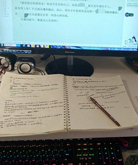 写了8年霸道总裁文,月收入过万