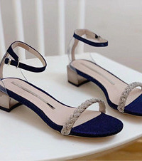 ˼��ͼ��˫һ�ִ���Ь��ֱ�����ˣ��Ͻ�û�и�����ͨ���ϰ�û����