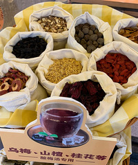 ����һ�Һ�����ͷ����ݣ����Ͻ�������Ҳ�ɾ�������ܷ���