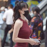 街拍到好身材的小姐姐
