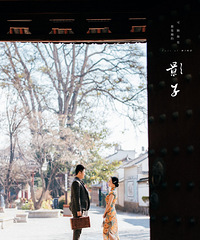 穿着旗袍在大理来一套古风婚纱照,别有一番韵味