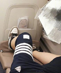 坐高铁踩踏板该不该脱鞋?