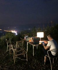 湖上的泡泡屋太梦幻了,临崖的帐篷也有特色,还能烧烤、看夜景