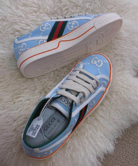 Gucciһ�������1977����Ь