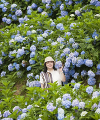 重庆版的爱丽丝仙境---石龙蓝色花海