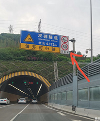 ˫������С������60km/h��ò�ƴ��֮ǰ�������