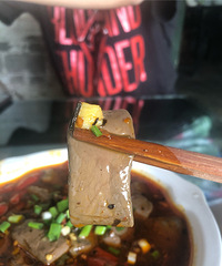打卡隐藏在大桥下面的苍蝇馆子,破旧的环境掩盖不住它优秀的味道