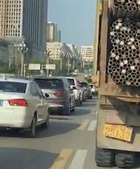 中央公园现在入住率不高都这么堵车了,再过几年出小区都要半天吧