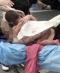 夫妻在家给17个月大的幼儿洗澡,热水器爆炸一家三口被特重度烧伤