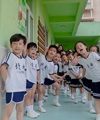 ���山�ࡱ��Сħ���Ǳ�ҵ�ˣ���԰�ͱ�ҵ����Ƭ�仯�ô�