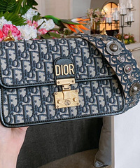 Dior�ϻ�����ʱ�и�������������Ũ�������������ǰ���